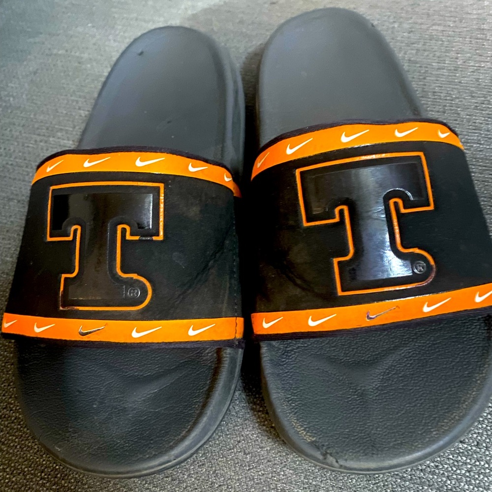Big Kids Boy Size 6 Nike Tennessee slides